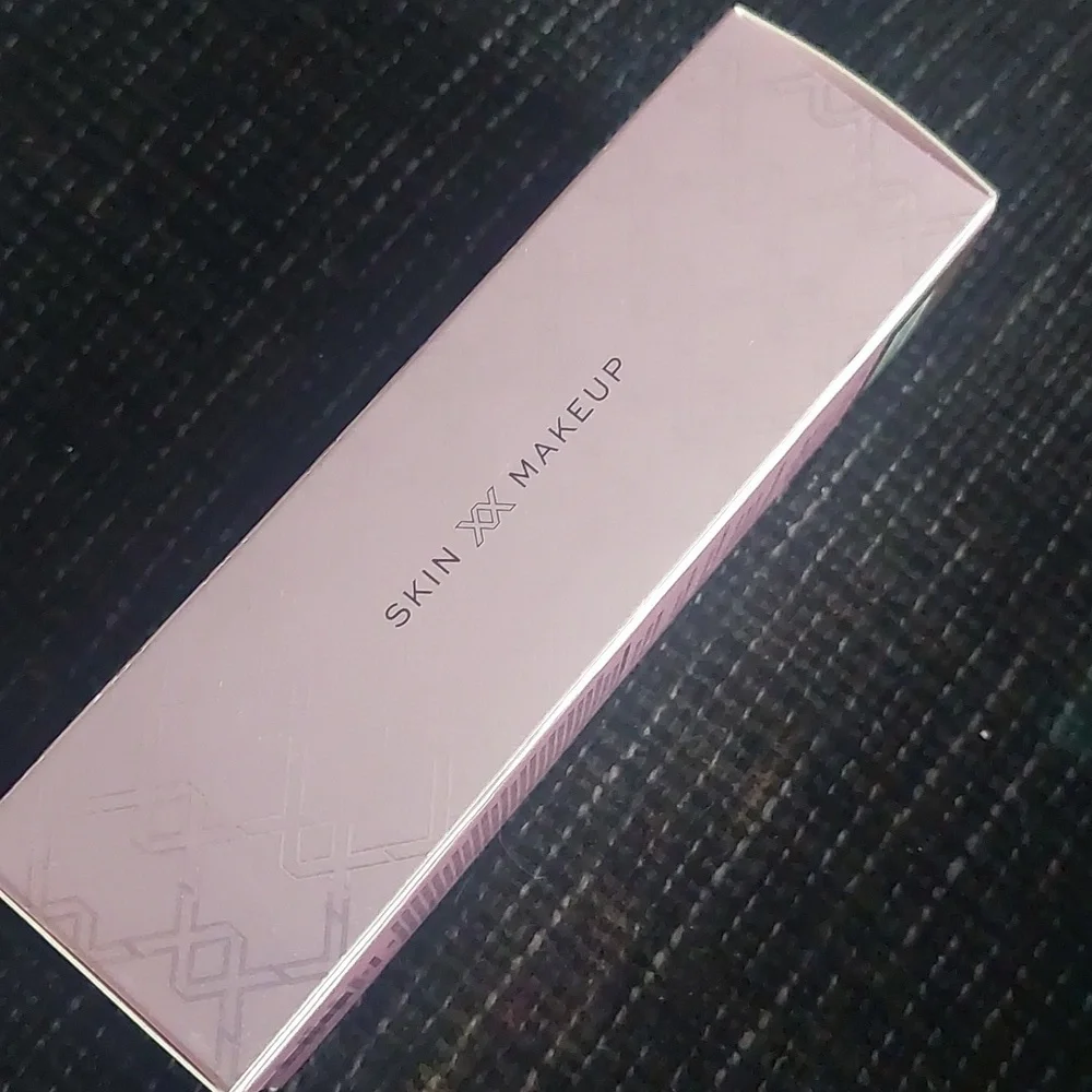 New makeup revolution‎ glow skin fauxxdation F16.7